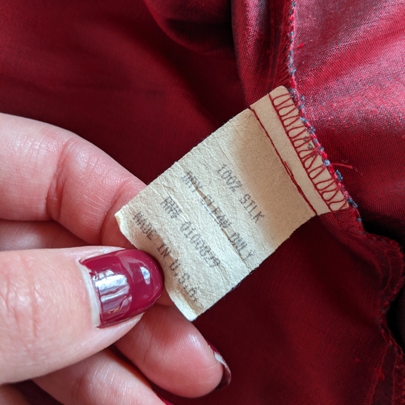 Connie Roberson Red Buttondown 100% silk - Picture 6 of 6